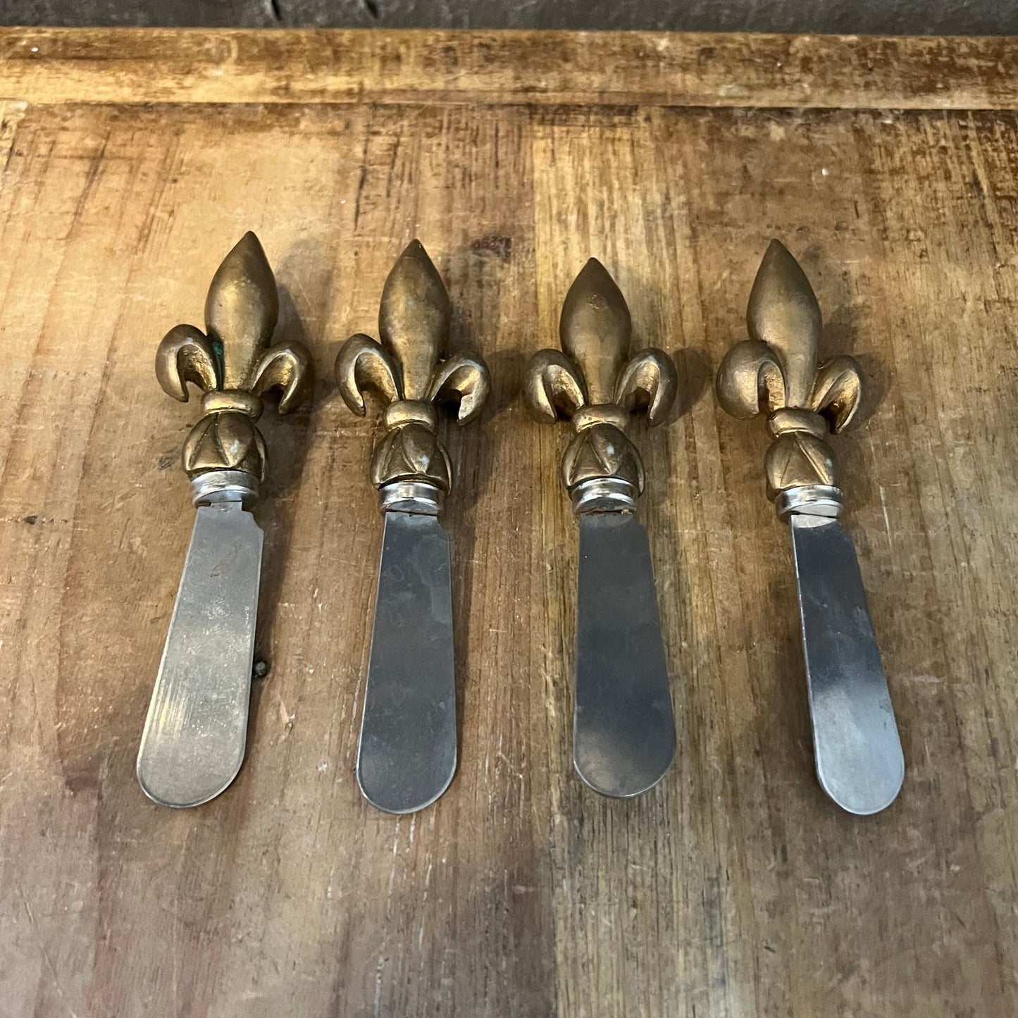 Vintage Fluer De Lis Gold Cheese Spreaders / Butter Spreaders - Set of 4