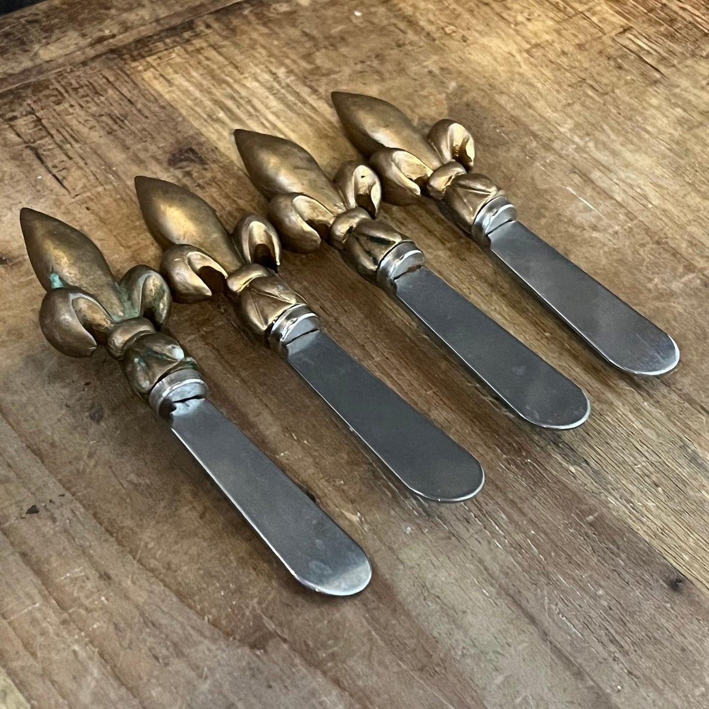 Vintage Fluer De Lis Gold Cheese Spreaders / Butter Spreaders - Set of 4