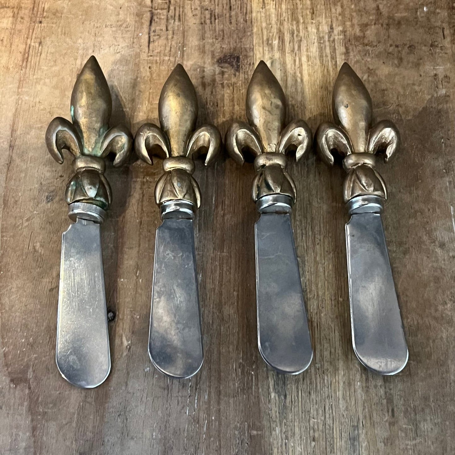 Vintage Fluer De Lis Gold Cheese Spreaders / Butter Spreaders - Set of 4