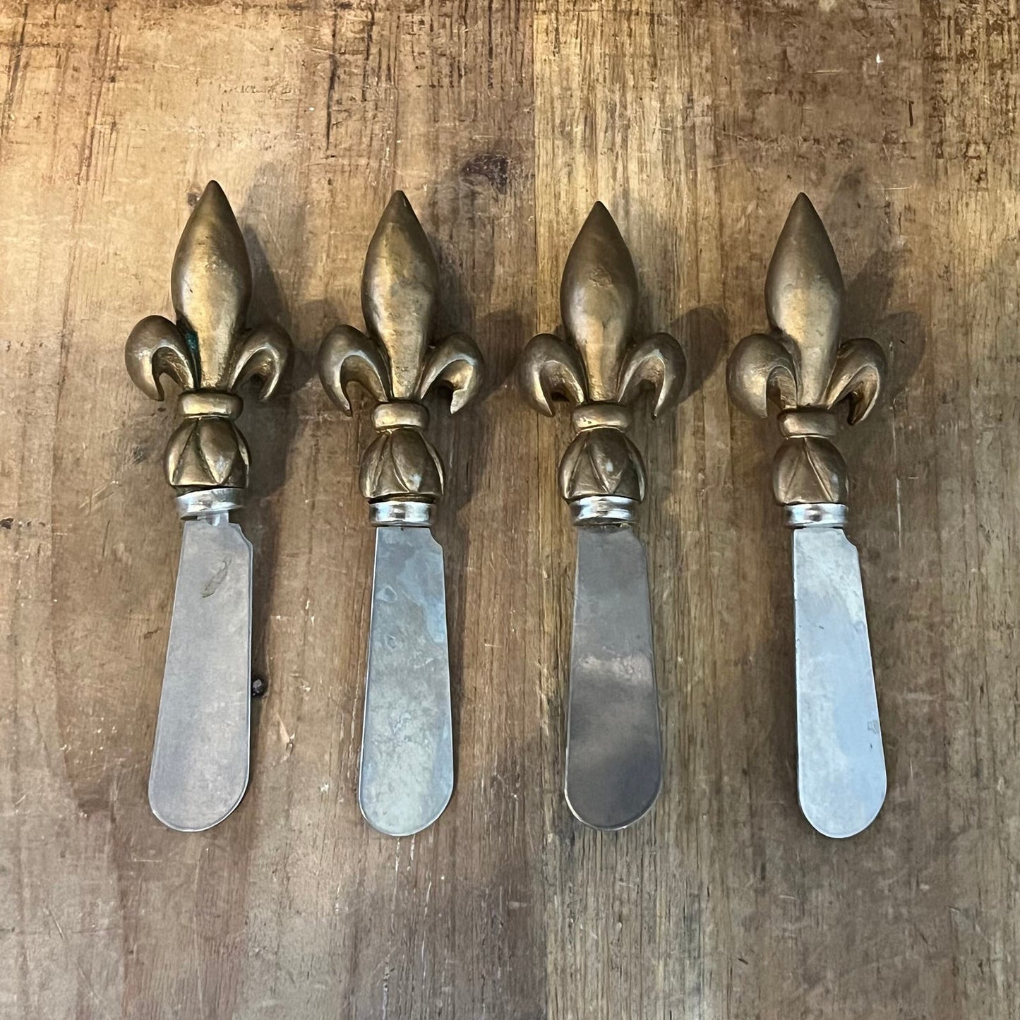 Vintage Fluer De Lis Gold Cheese Spreaders / Butter Spreaders - Set of 4