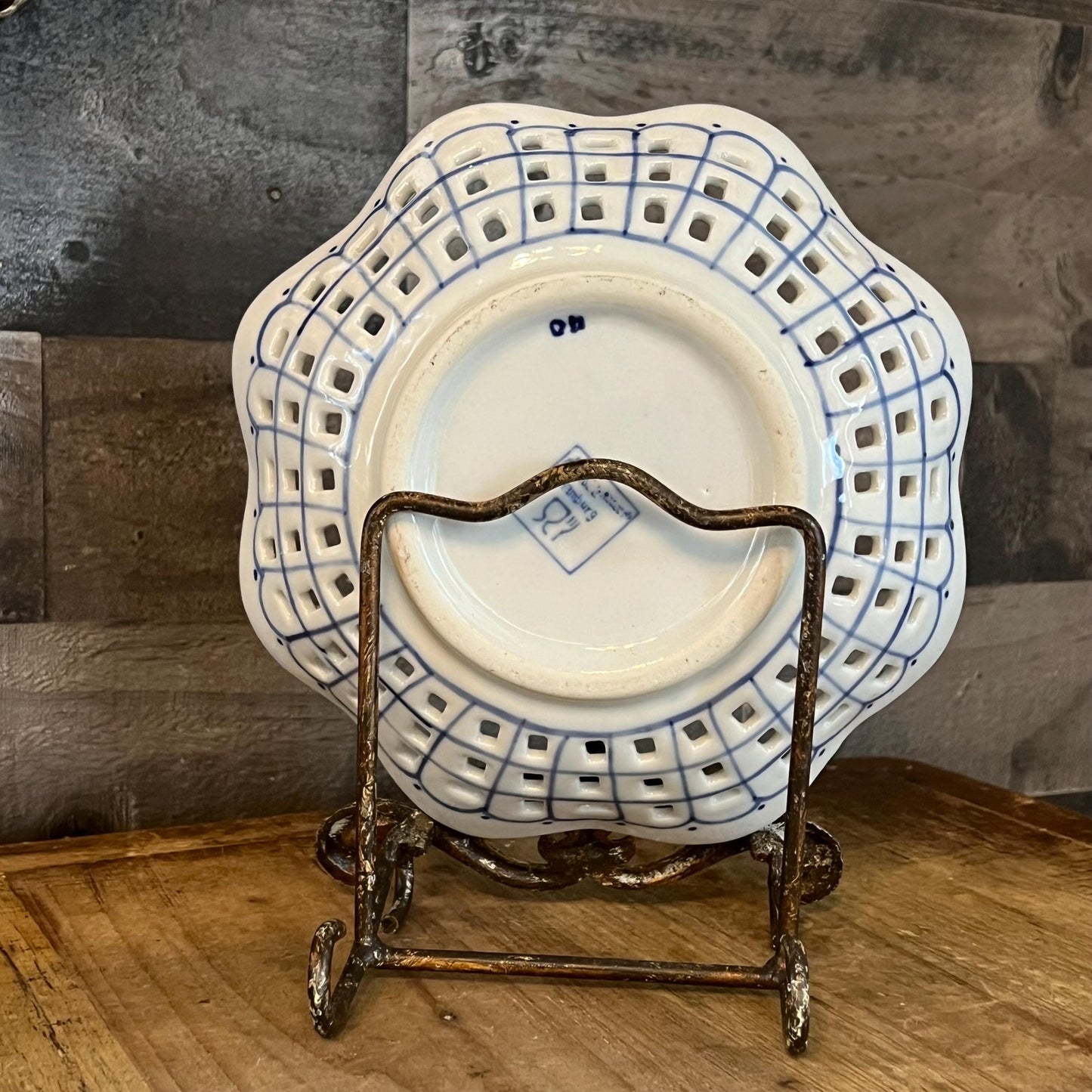 Blue and White Scallop Rim Ansley Hamburg Bowl