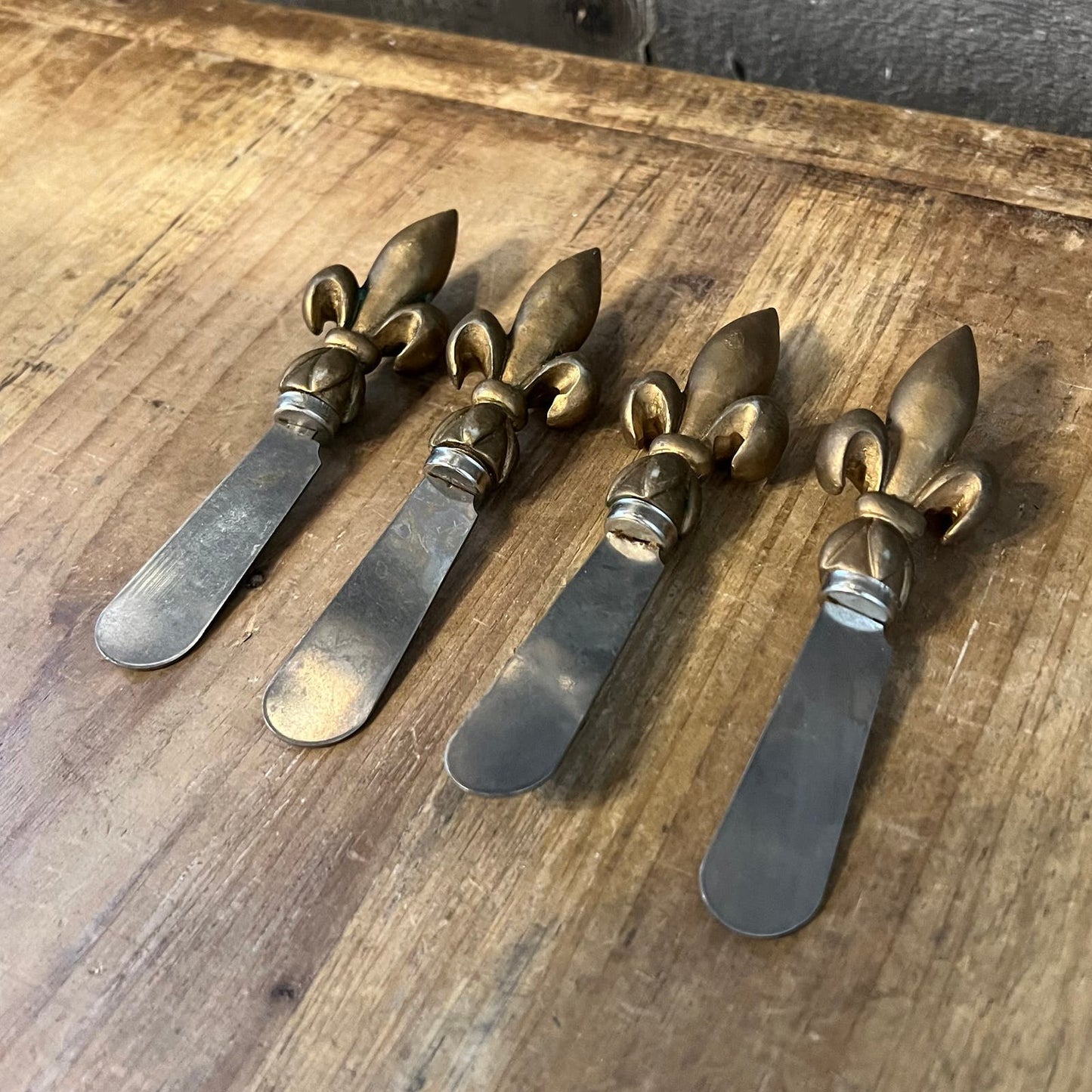 Vintage Fluer De Lis Gold Cheese Spreaders / Butter Spreaders - Set of 4