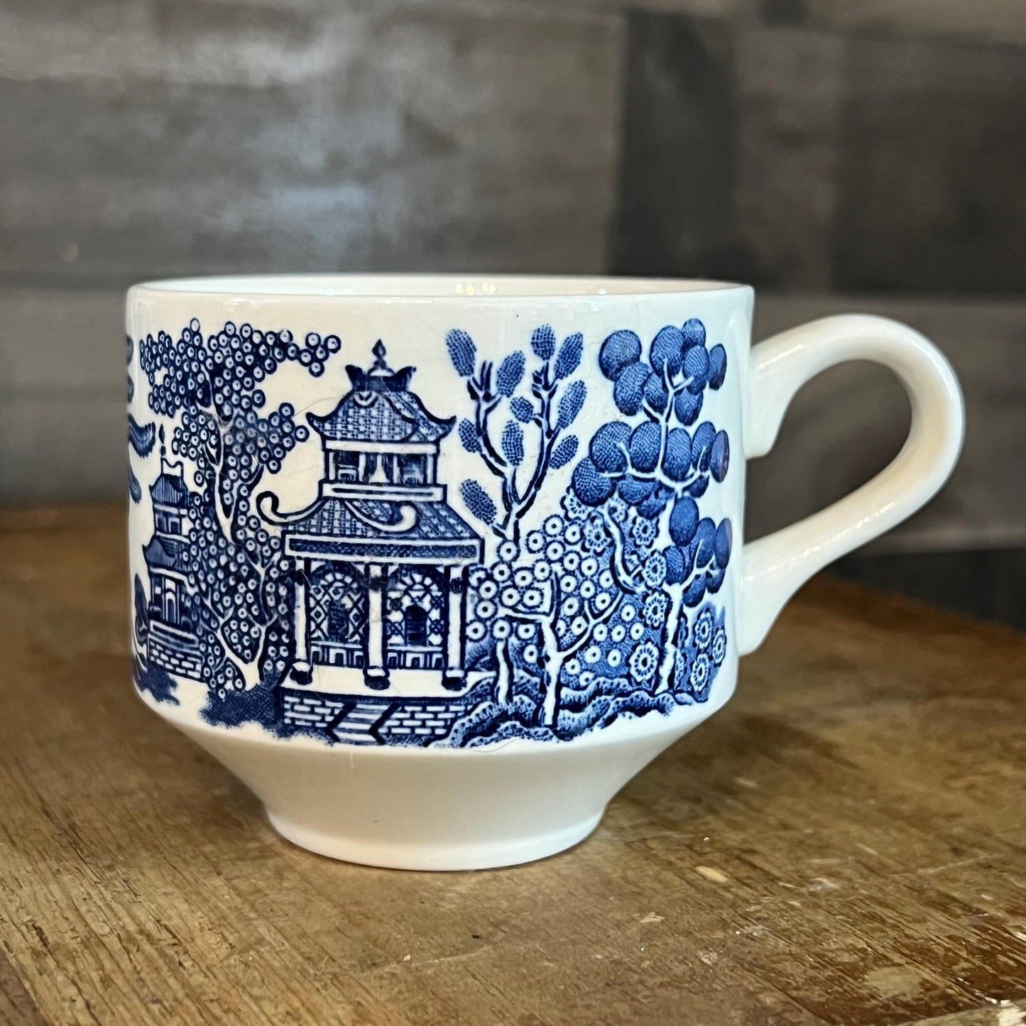 Churchill England Blue Willow Teacups and Saucers - Set of 4