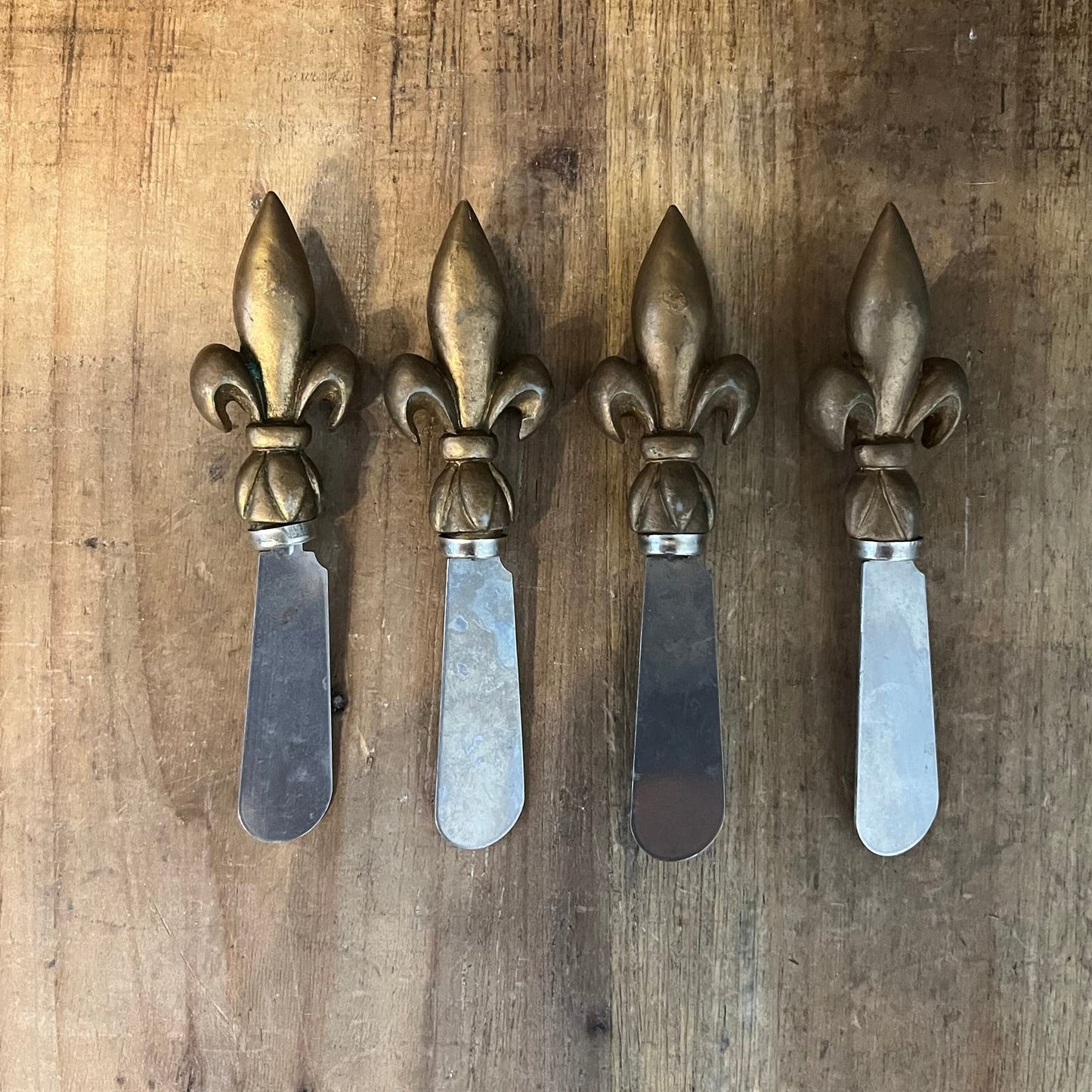 Vintage Fluer De Lis Gold Cheese Spreaders / Butter Spreaders - Set of 4