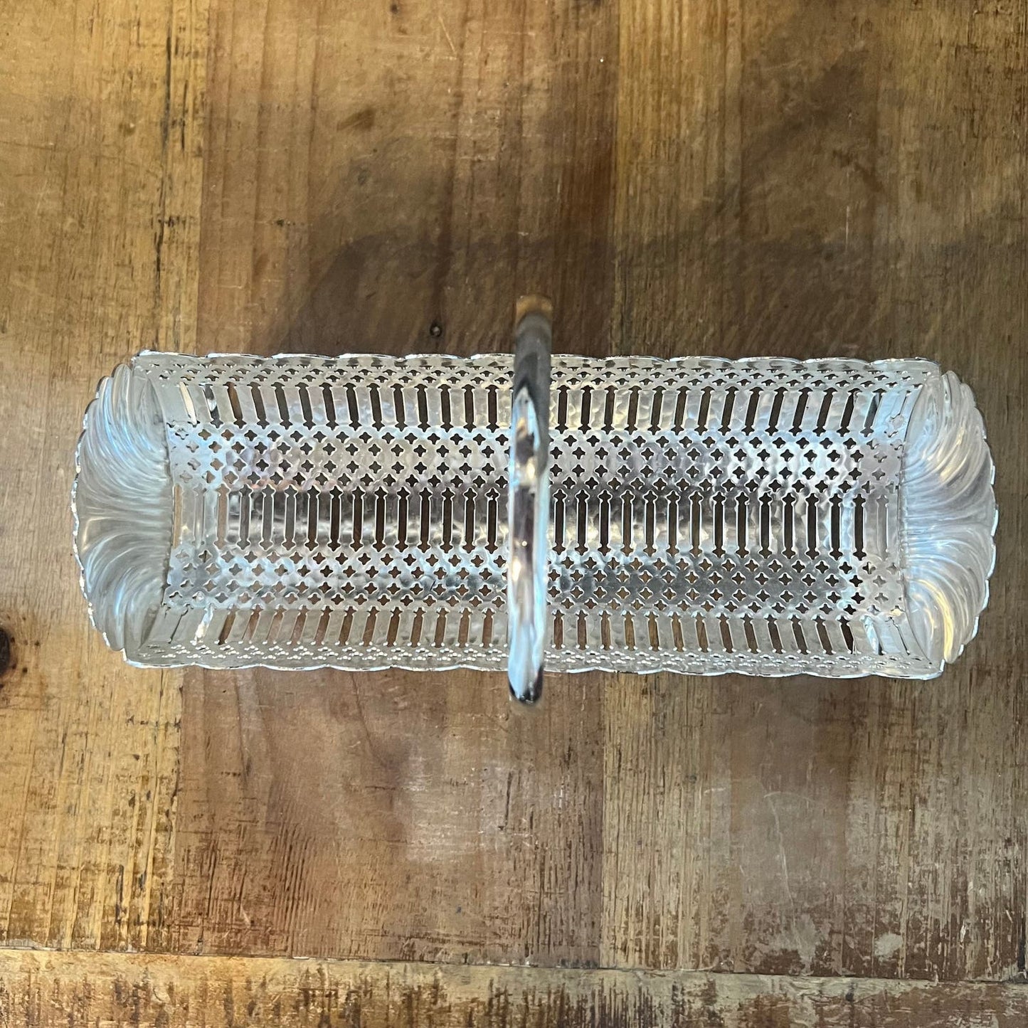 Vintage Silverplated Shell Accent Footed Cracker Tray Basket