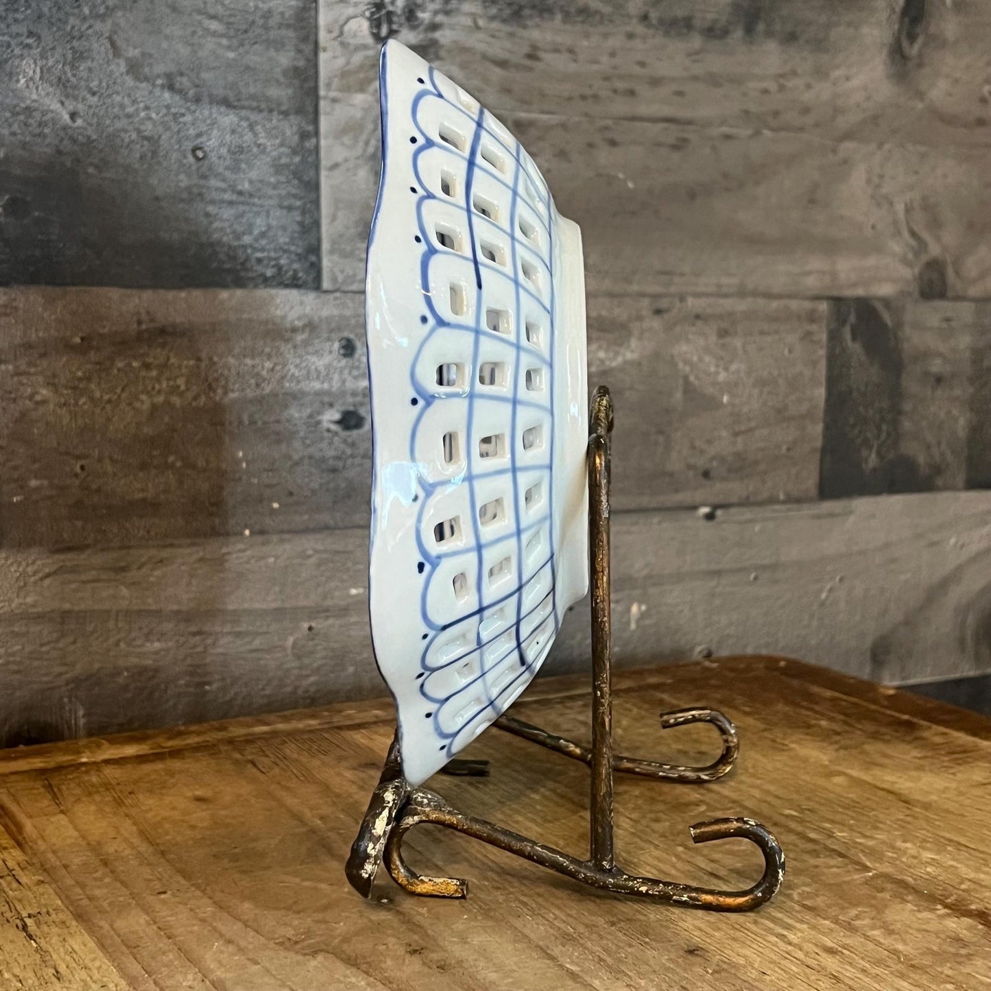 Blue and White Scallop Rim Ansley Hamburg Bowl