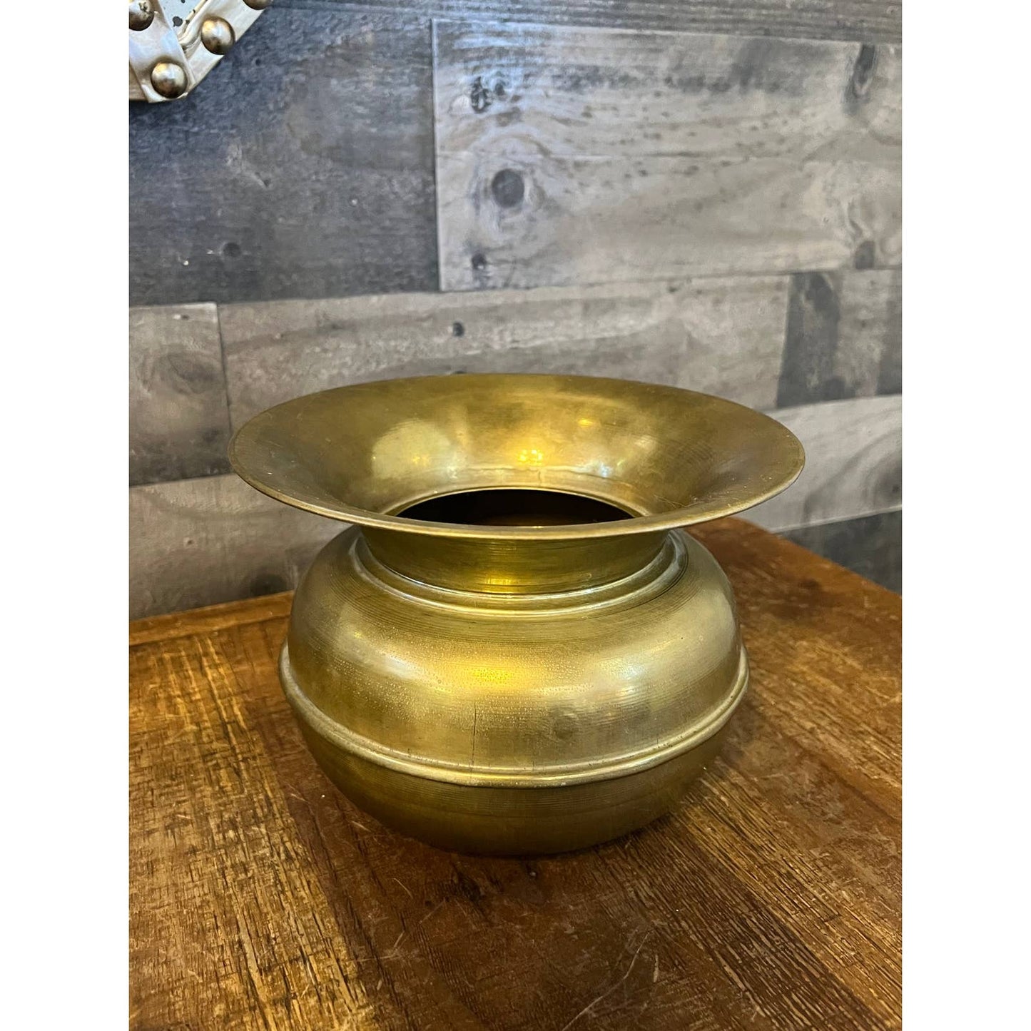 Vintage brass spittoon - aged brass vase - table centerpiece