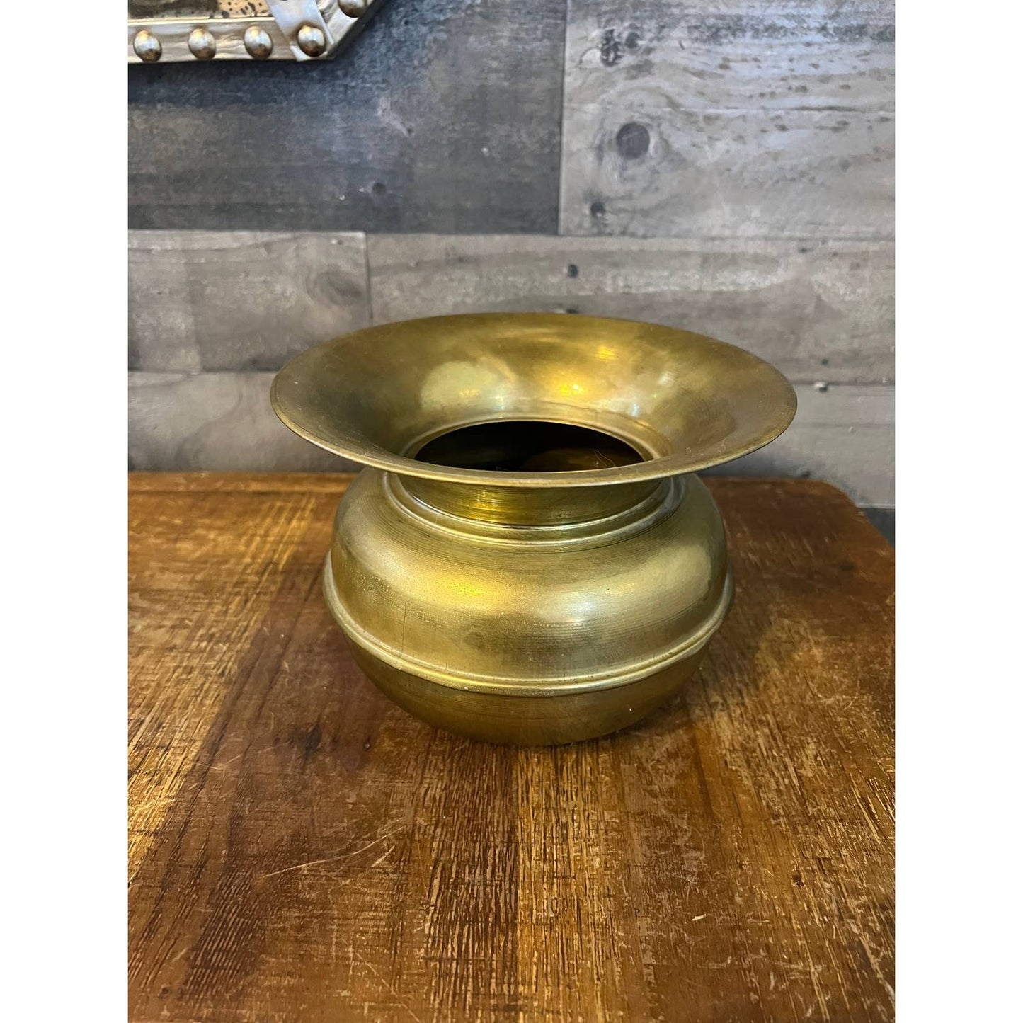 Vintage brass spittoon - aged brass vase - table centerpiece