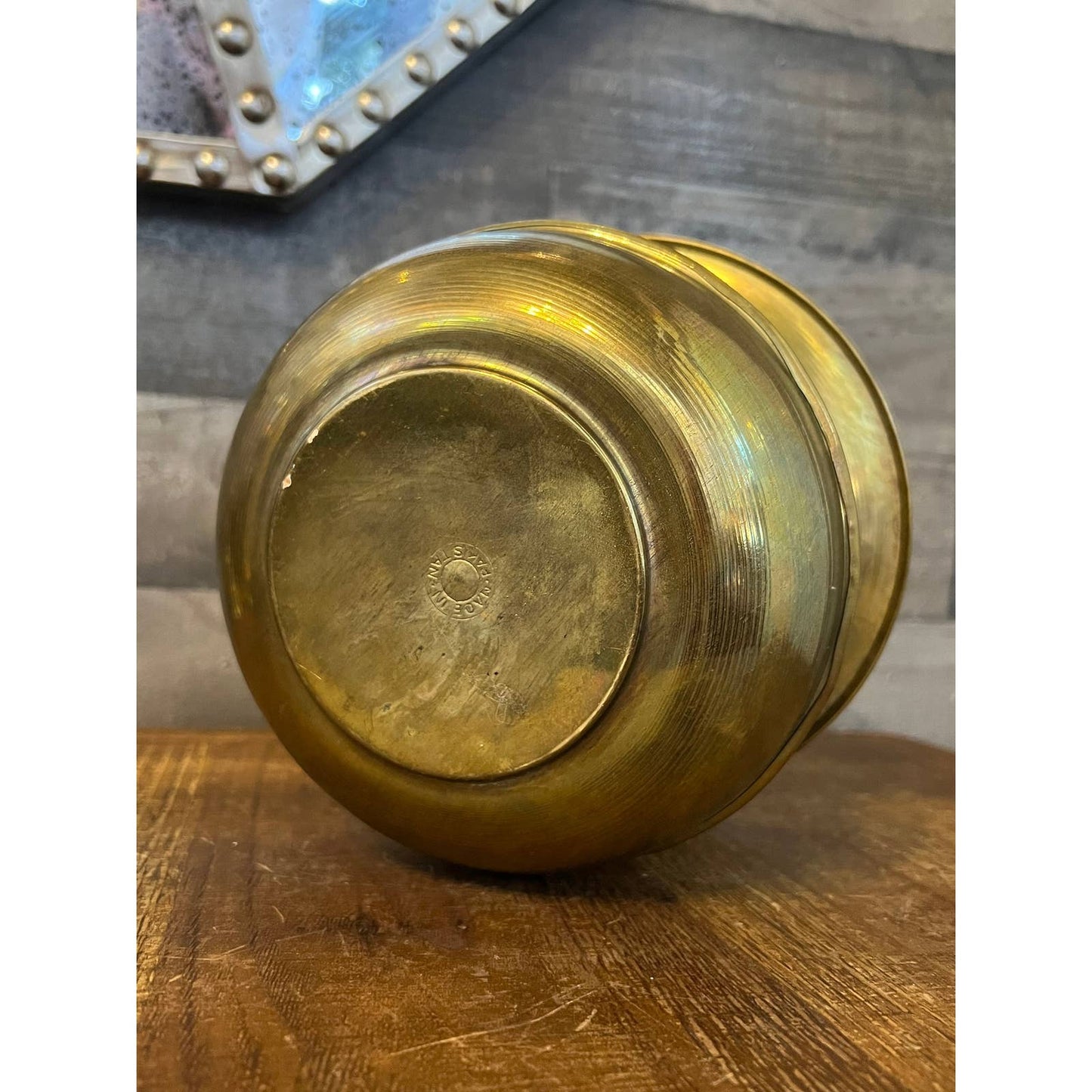 Vintage brass spittoon - aged brass vase - table centerpiece