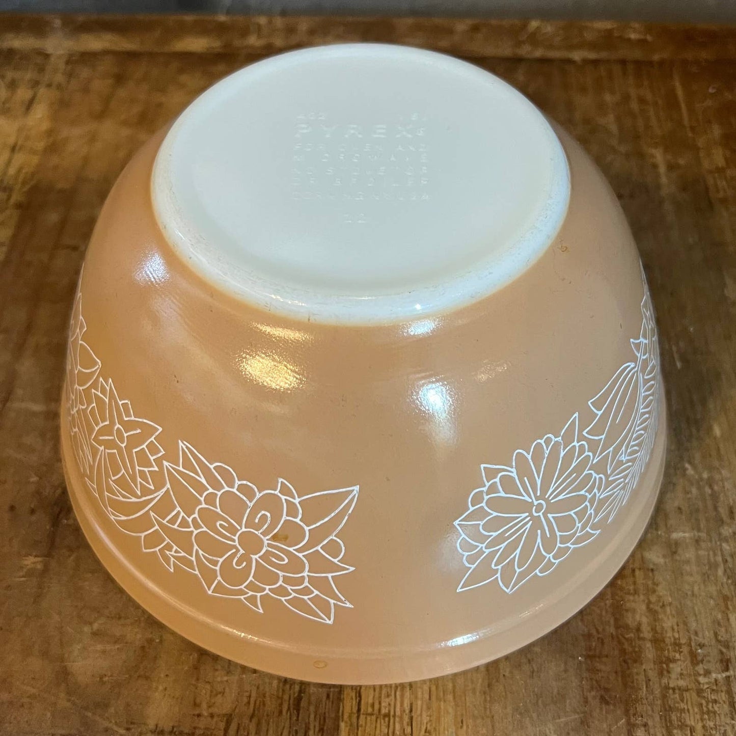 Vintage Pyrex 402 tan woodland 1.5 mixing bowl