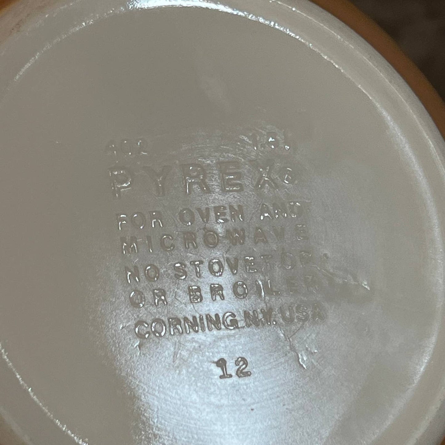Vintage Pyrex 402 tan woodland 1.5 mixing bowl