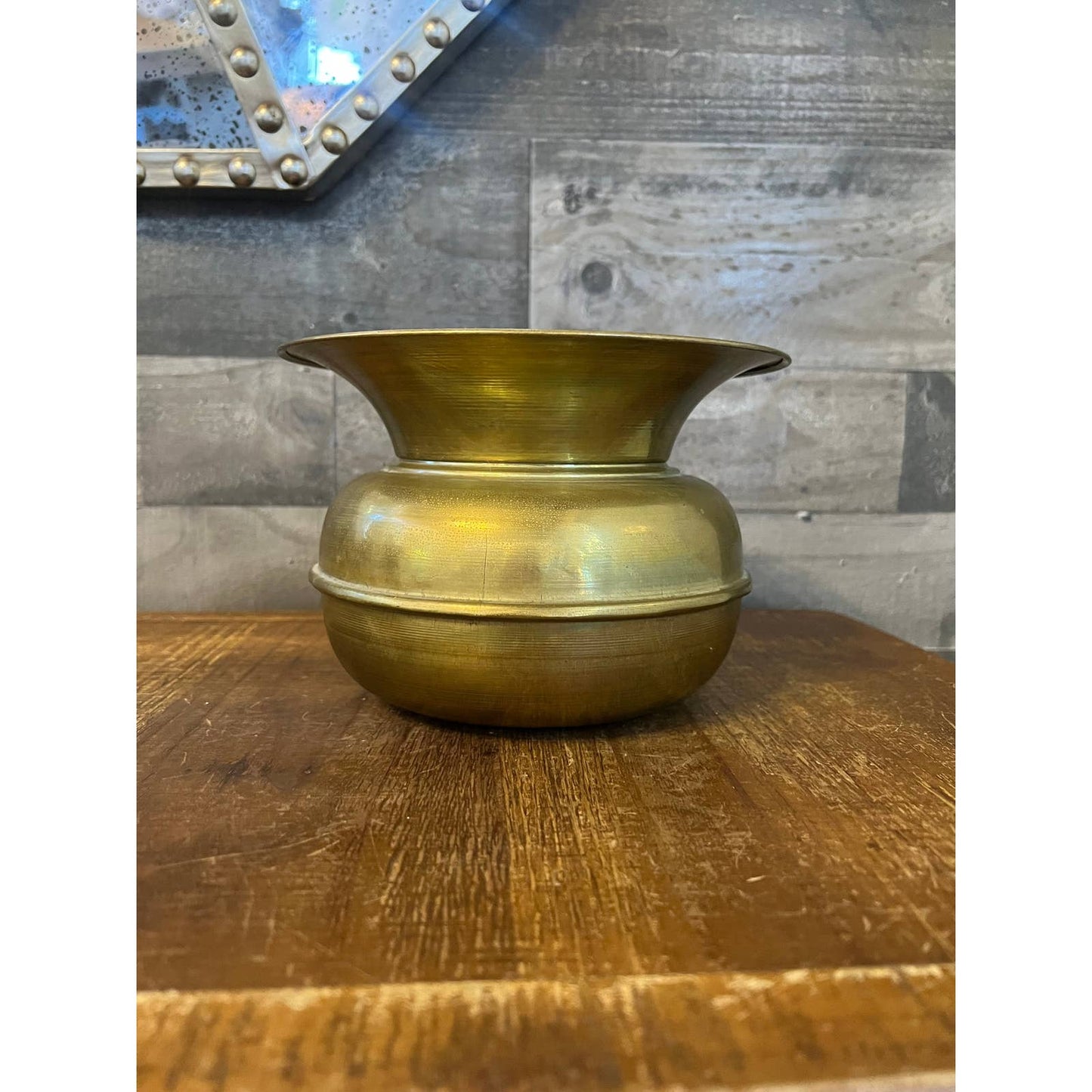 Vintage brass spittoon - aged brass vase - table centerpiece