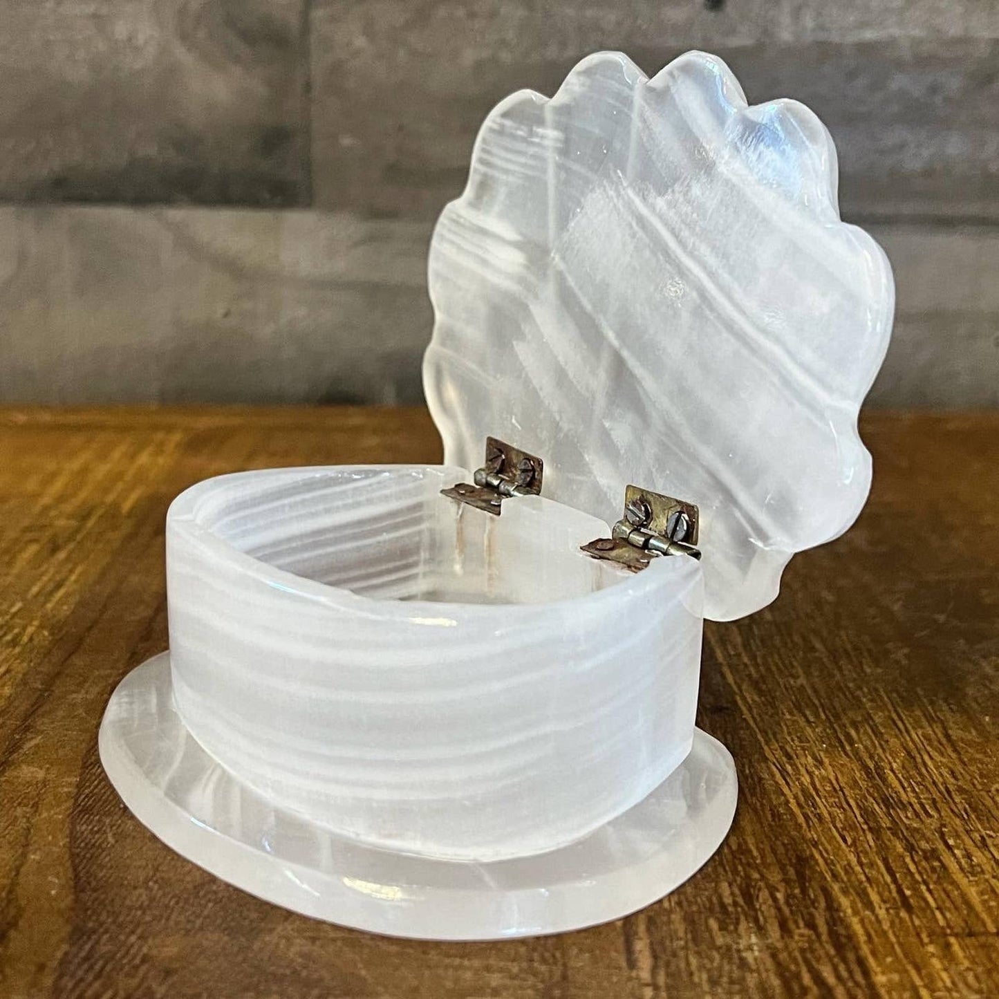 Vintage white onyx / quartz crystal seashell trinket dish with hinged lid