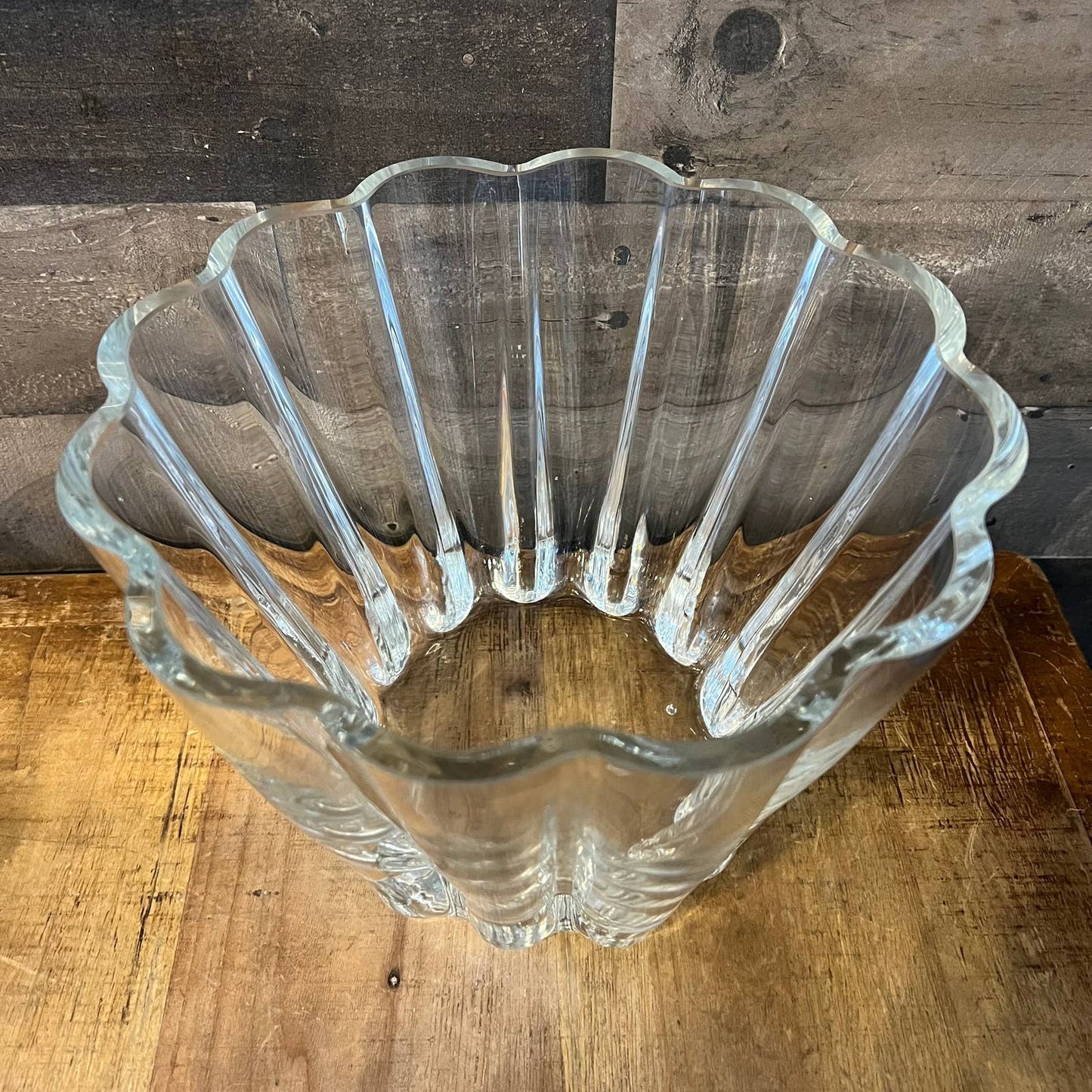 Thick glass scallop wavy rim vase - bowl