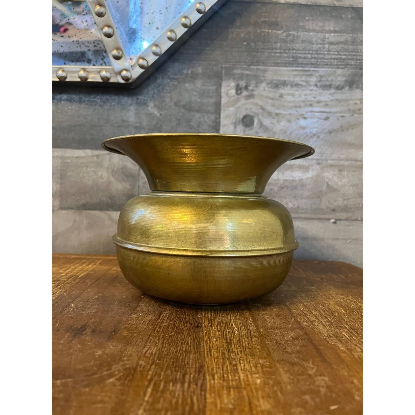Vintage brass spittoon - aged brass vase - table centerpiece