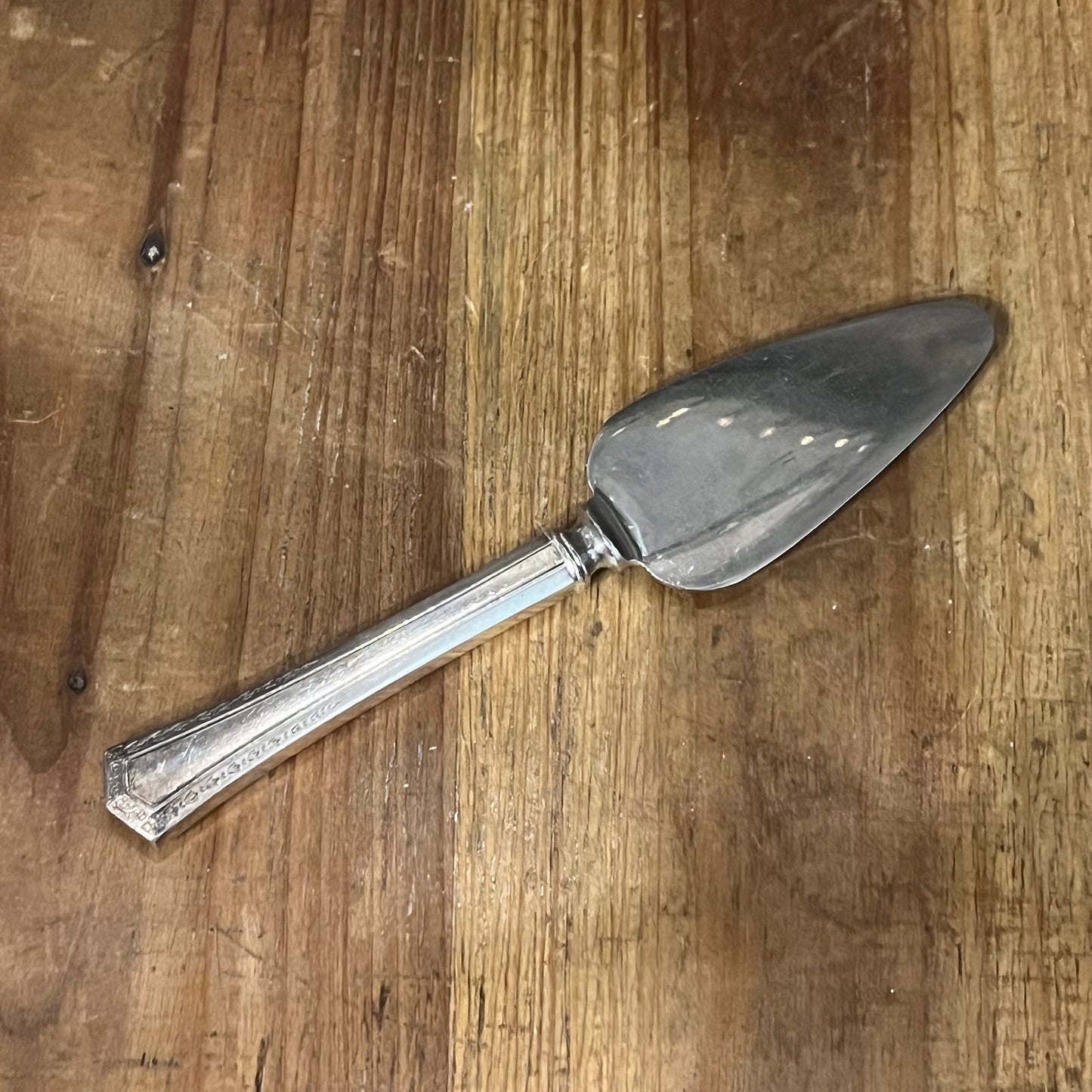 Vintage Universal Silvadium Pie Server