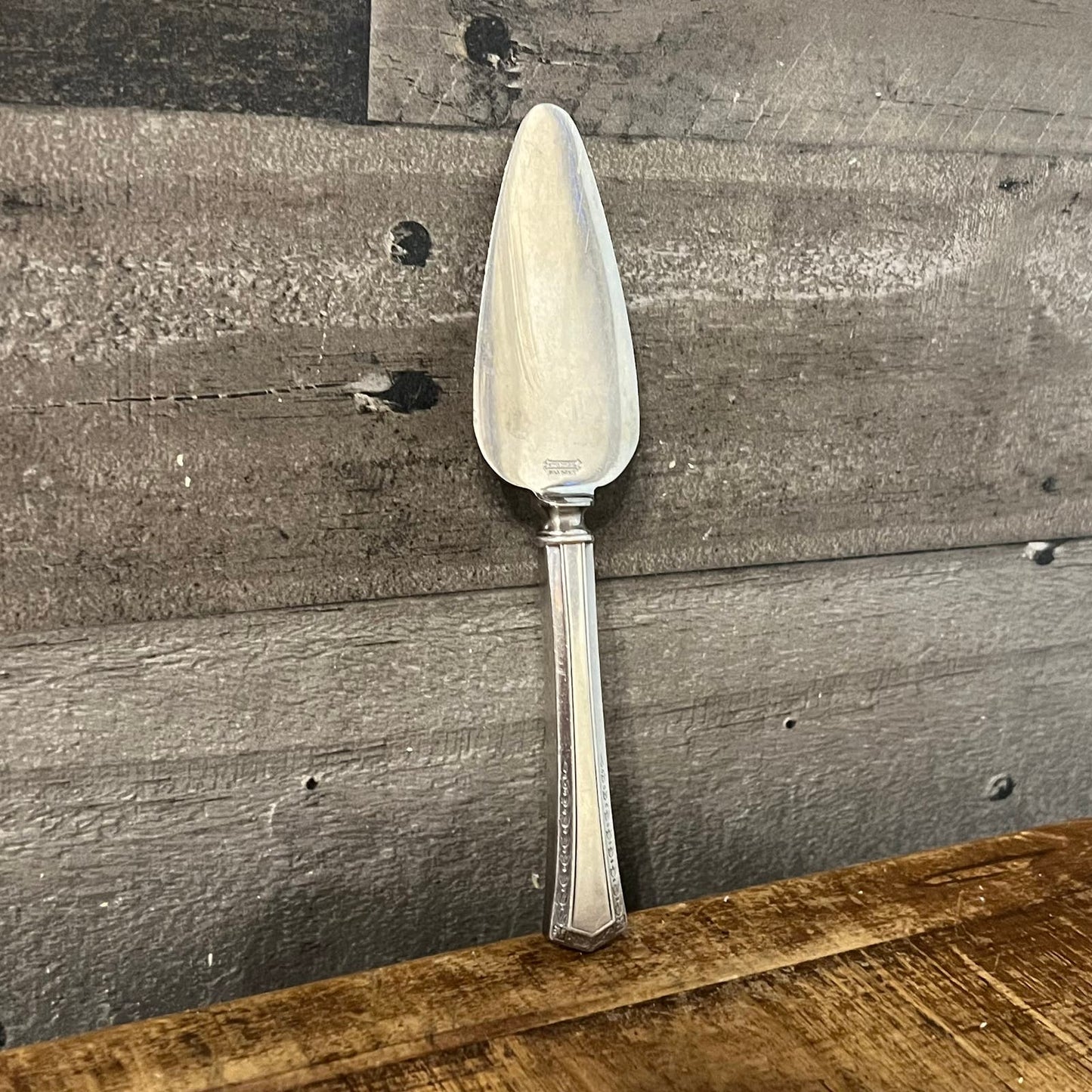 Vintage Universal Silvadium Pie Server