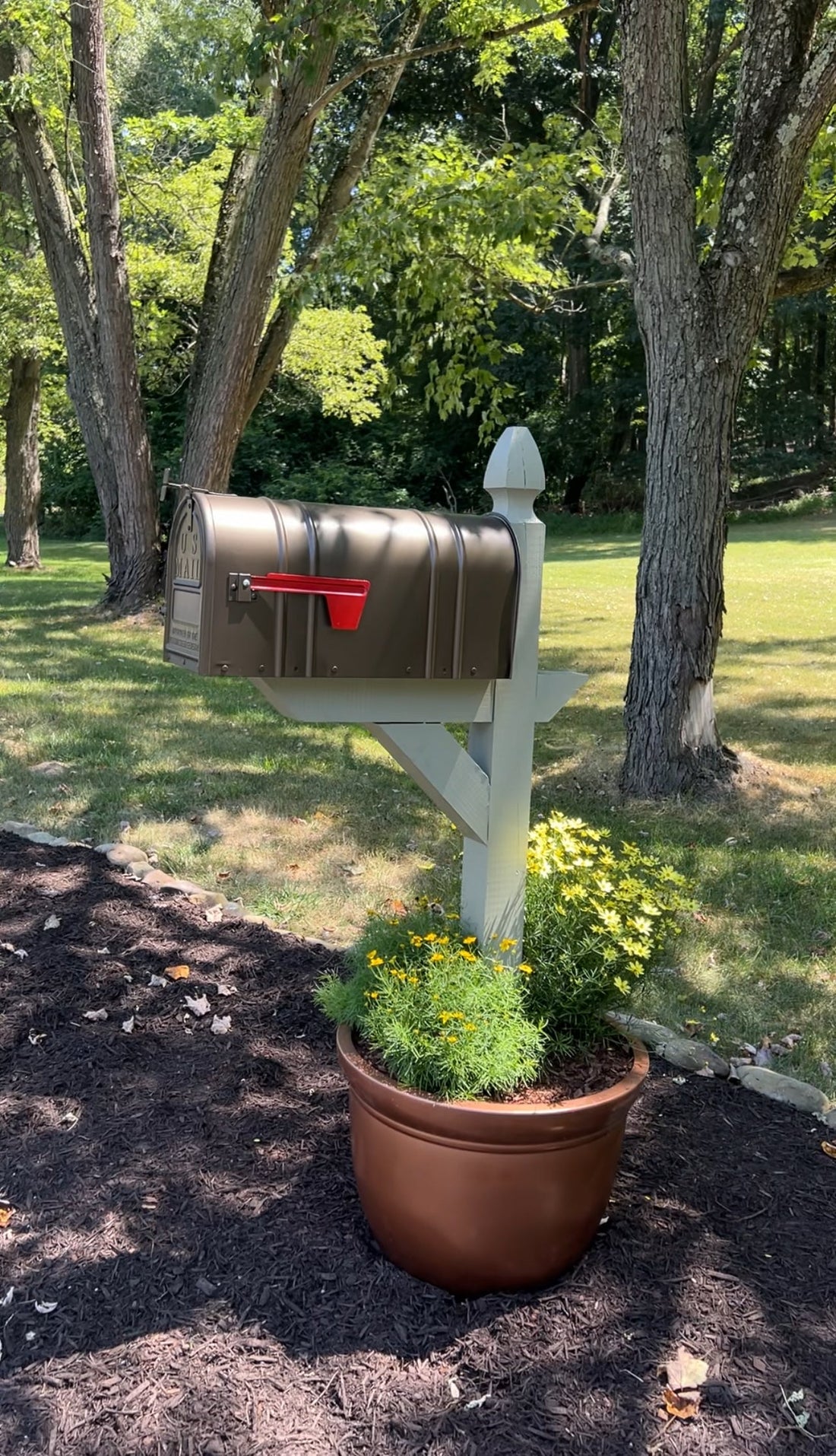 How to Create a French Country Mailbox Post Planter
