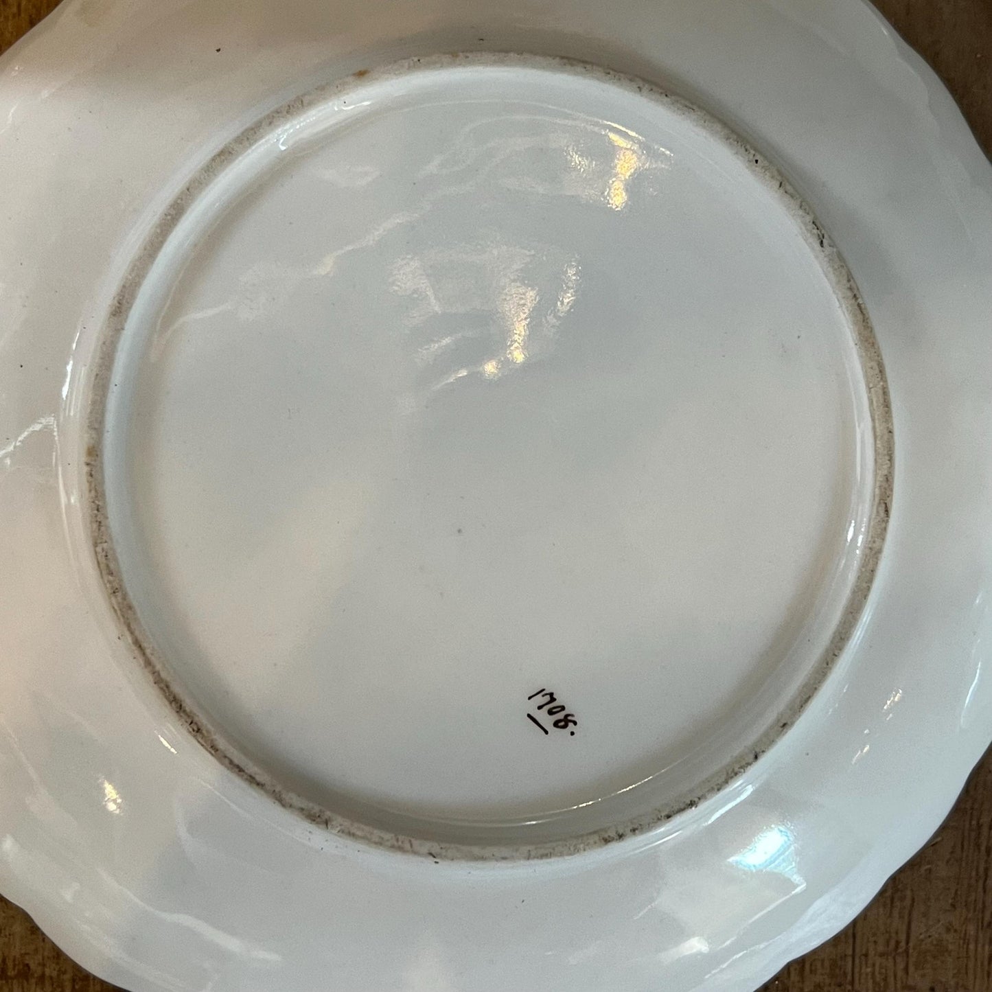 Vintage Scallop Rim White Swirl Coupe Plates with Gold Rim Design - Set of 5