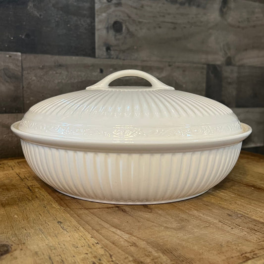 Mikasa Countryside SD900 Round Covered Casserole Dish - Server