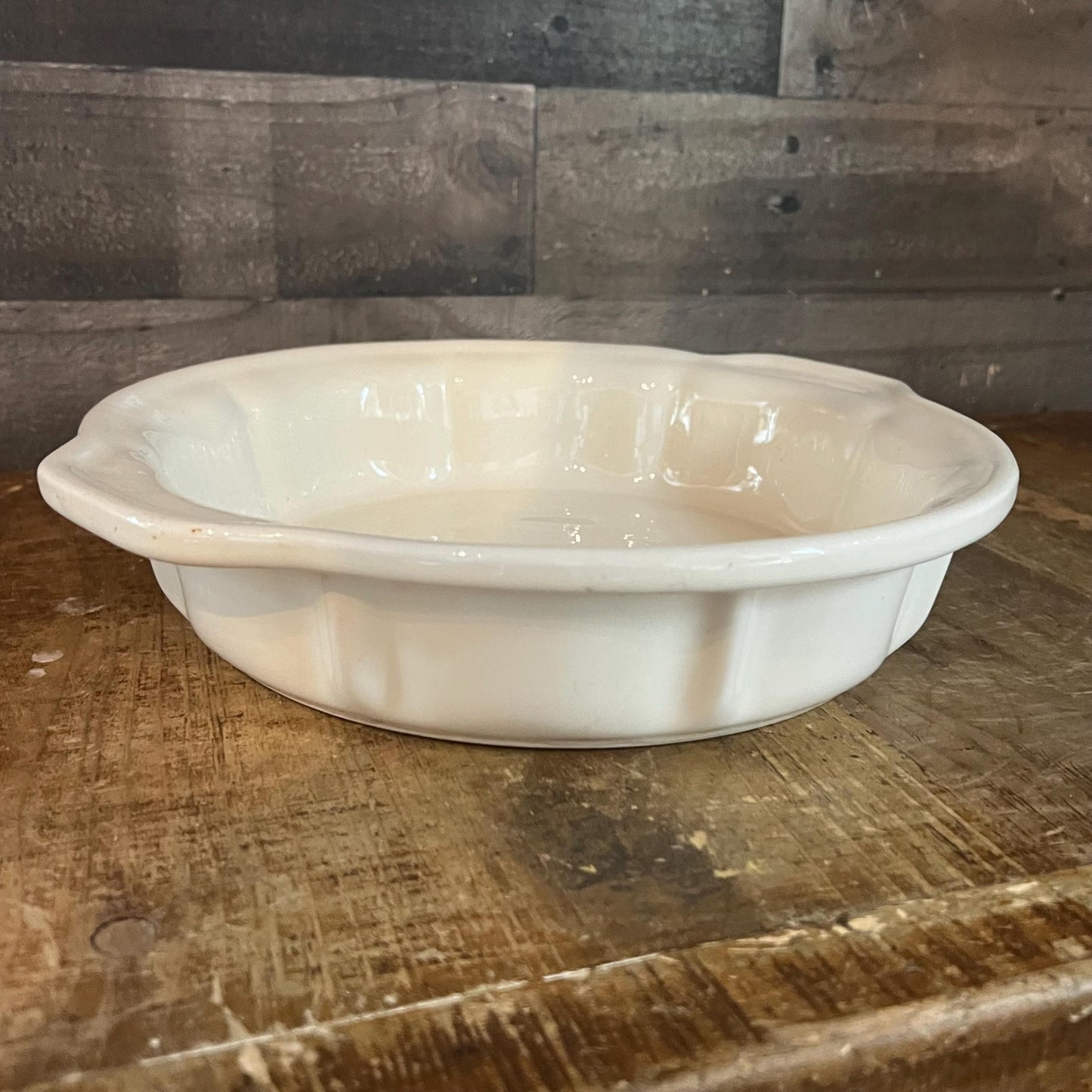 Vintage Creamy White Handled Pie Pan