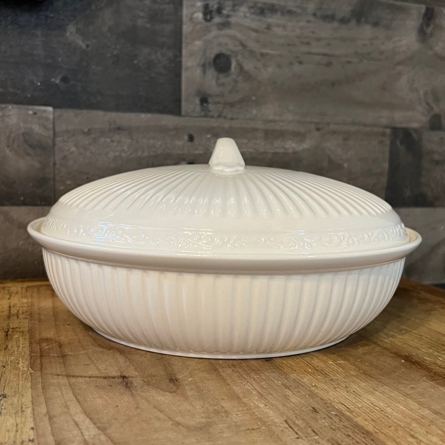 Mikasa Countryside SD900 Round Covered Casserole Dish - Server