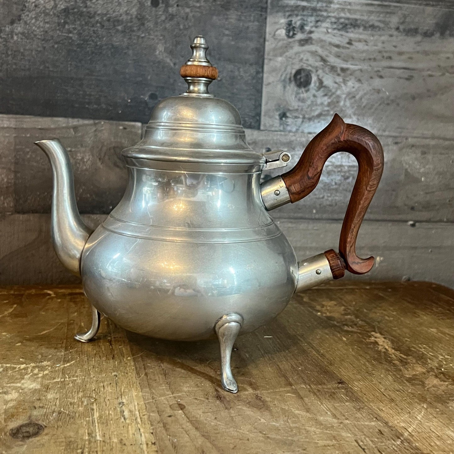 Vintage Williamsburg Restoration Stieff Pewter Brown Handle Footed Teapot