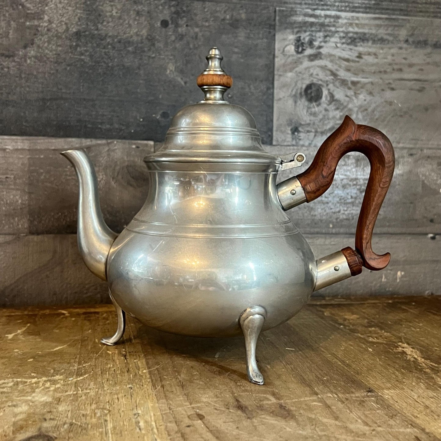 Vintage Williamsburg Restoration Stieff Pewter Brown Handle Footed Teapot