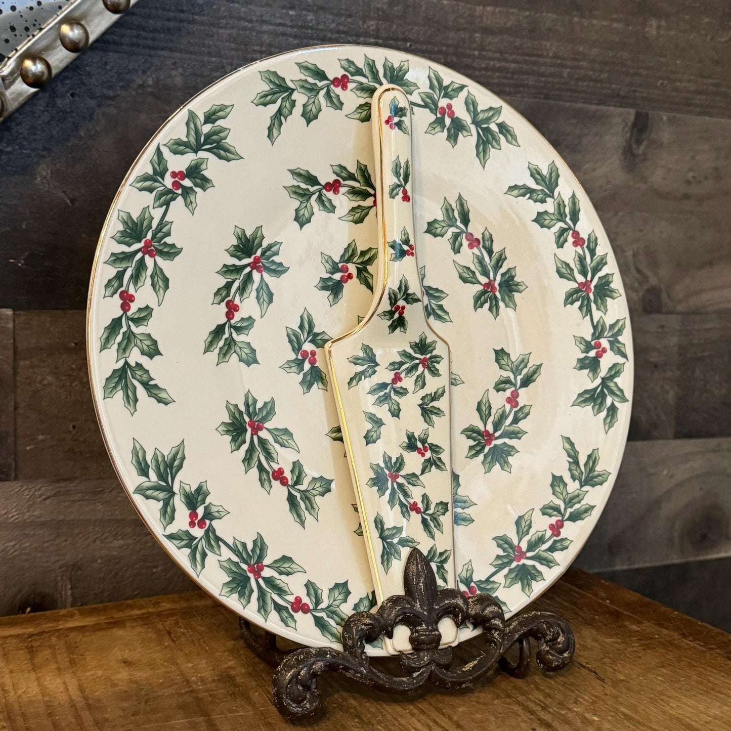 Holly and Berries Christmas Holiday Cake / Pie Round Plate with Server