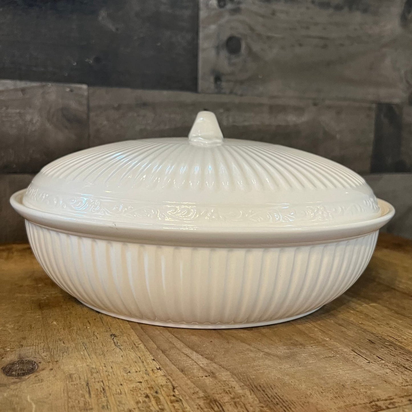 Mikasa Countryside SD900 Round Covered Casserole Dish - Server