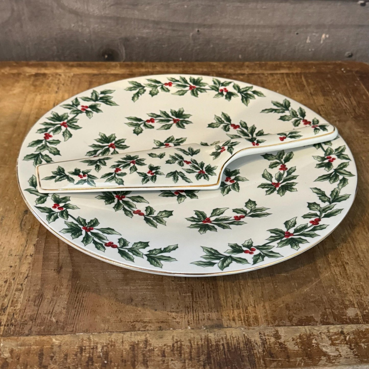 Holly and Berries Christmas Holiday Cake / Pie Round Plate with Server