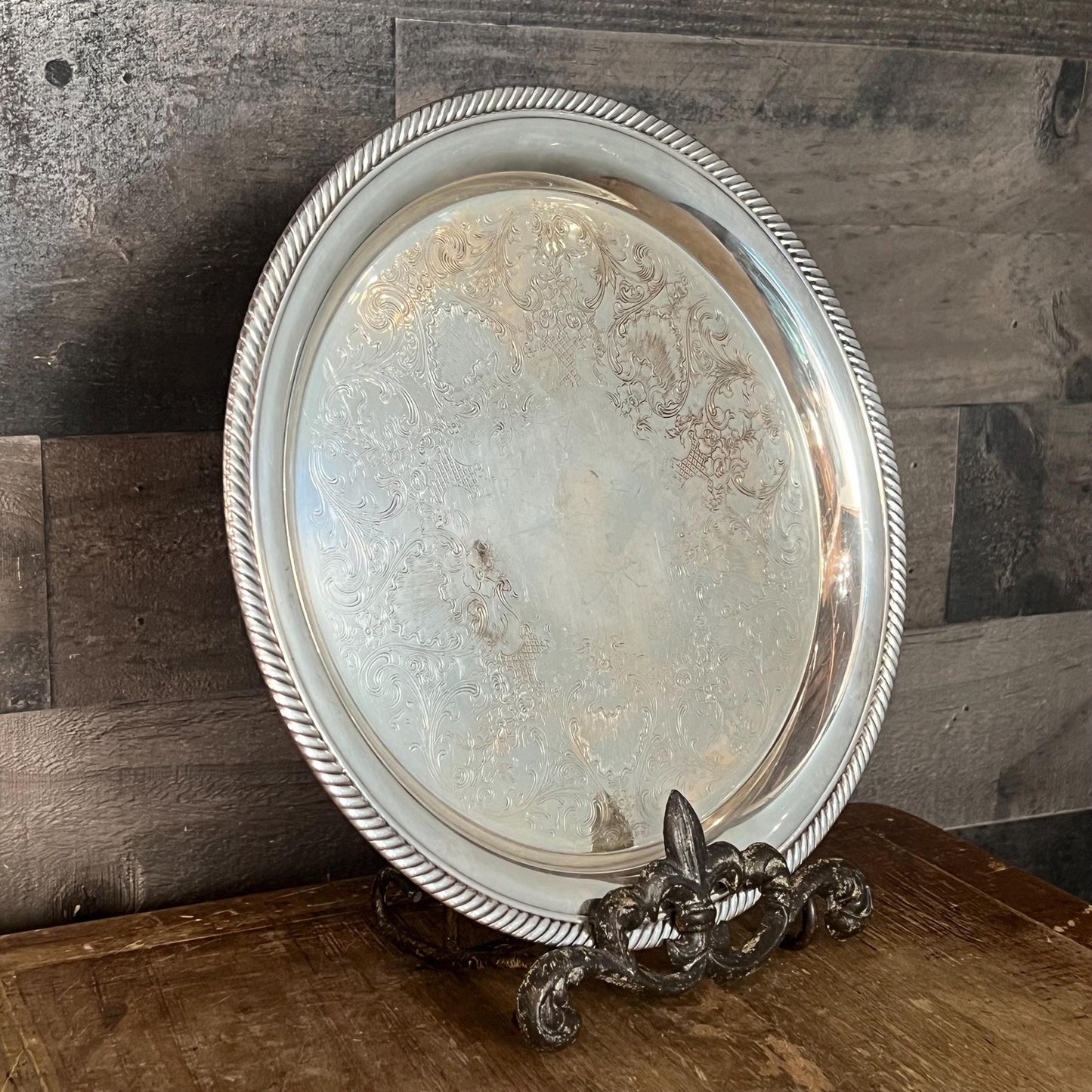 Vintage International Silver Company Castleton 670 Round Silverplated Serving Tray