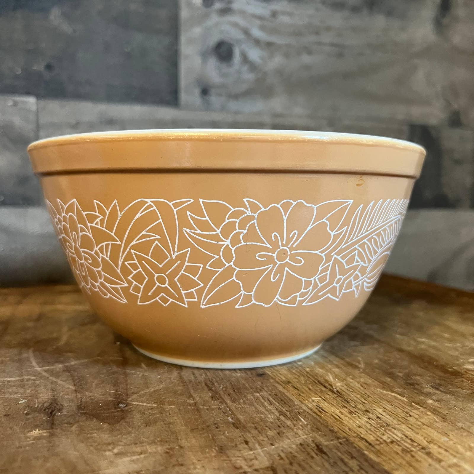 Vintage Pyrex 402 tan woodland 1.5 mixing bowl – THE ANTIQUE YARD