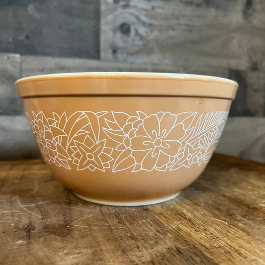 Vintage Pyrex 402 tan woodland 1.5 mixing bowl