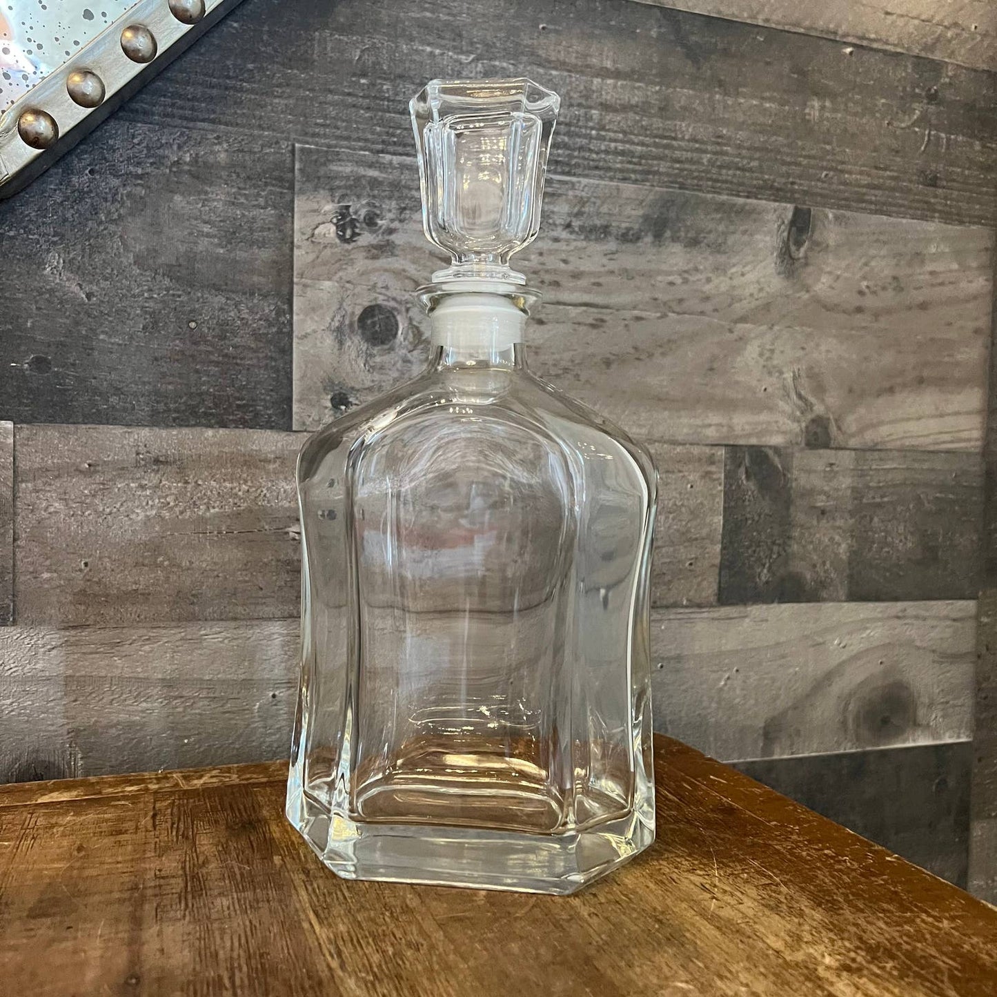 Clear glass decanter and stopper