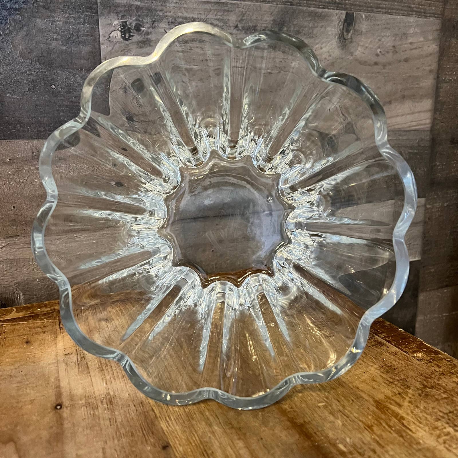 Wavy vase online plate