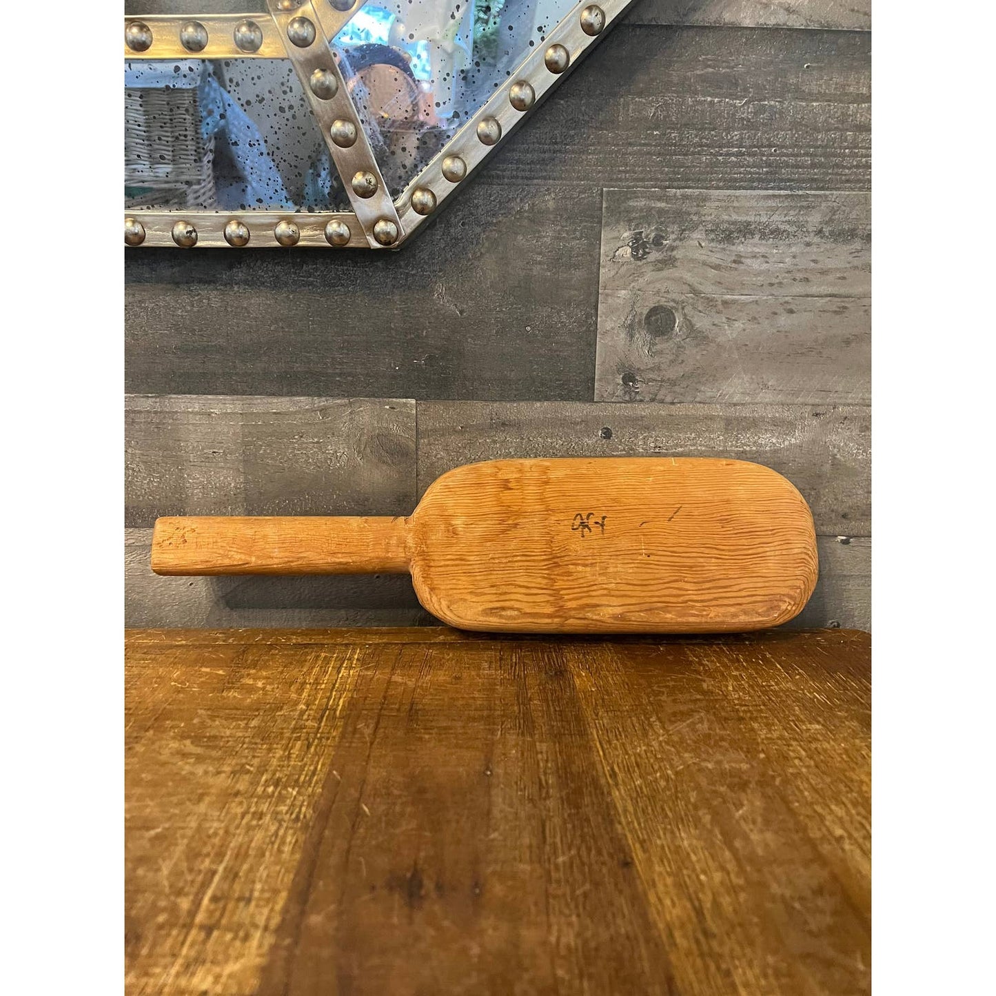 Vintage wooden long handle rounded rectangular cheese board - cutting board