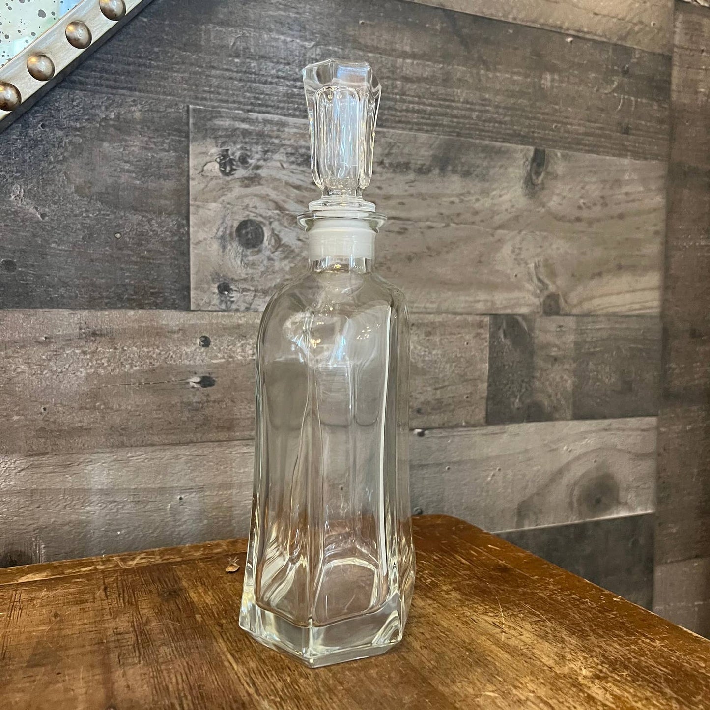 Clear glass decanter and stopper