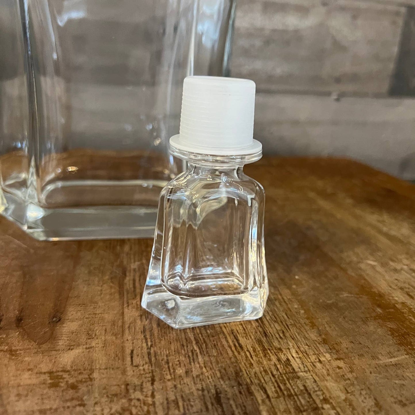 Clear glass decanter and stopper