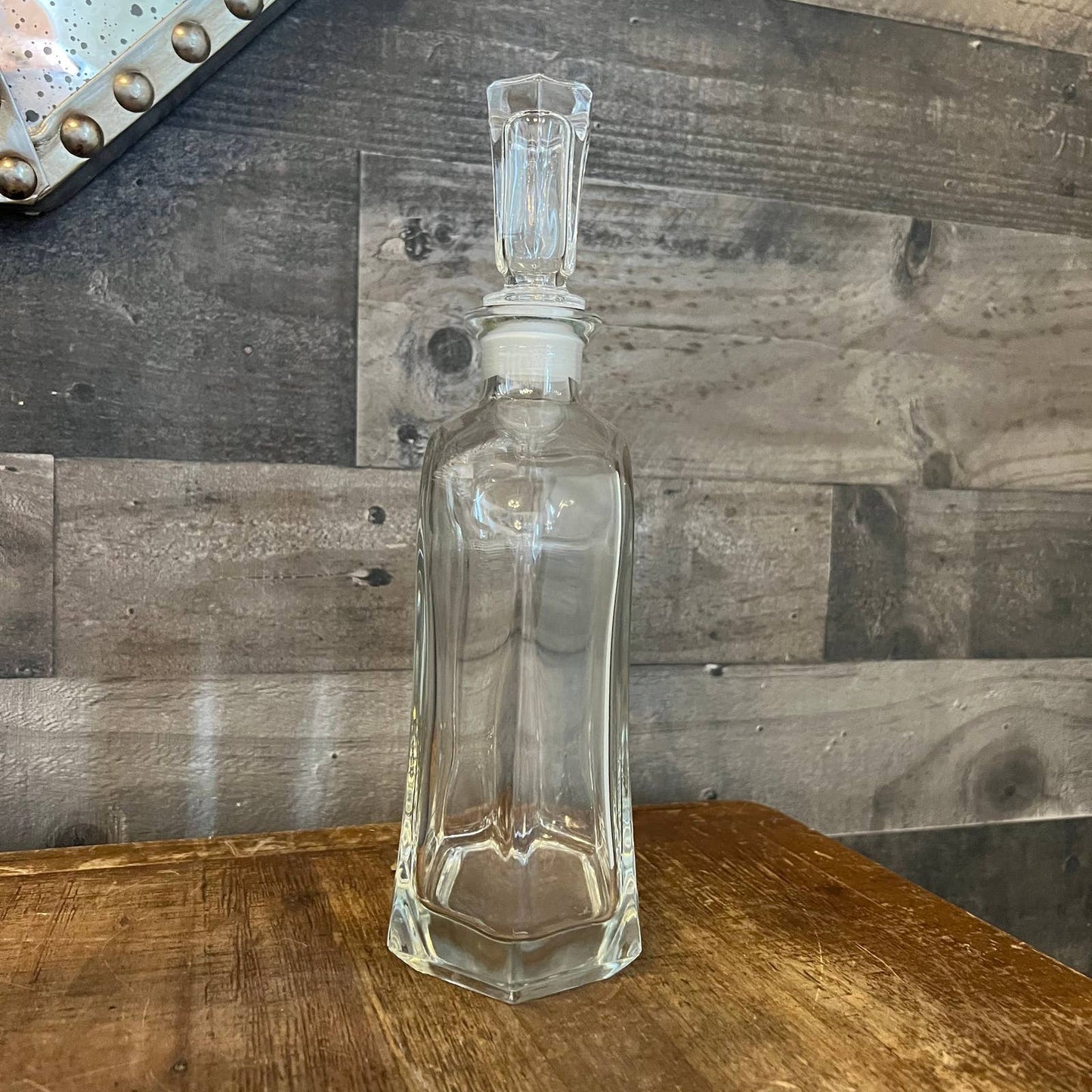 Clear glass decanter and stopper