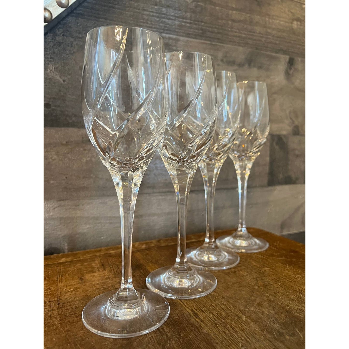 Set of 4 Modern Laser Cut Rim 24 Oz Wine Glasses Made of Crystal With  Seamless Joints (Short Stem) - Stephanie Imports