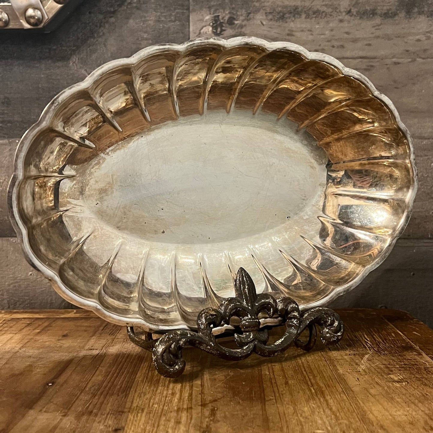 Vintage Oneida silverplated scalloped oval dish