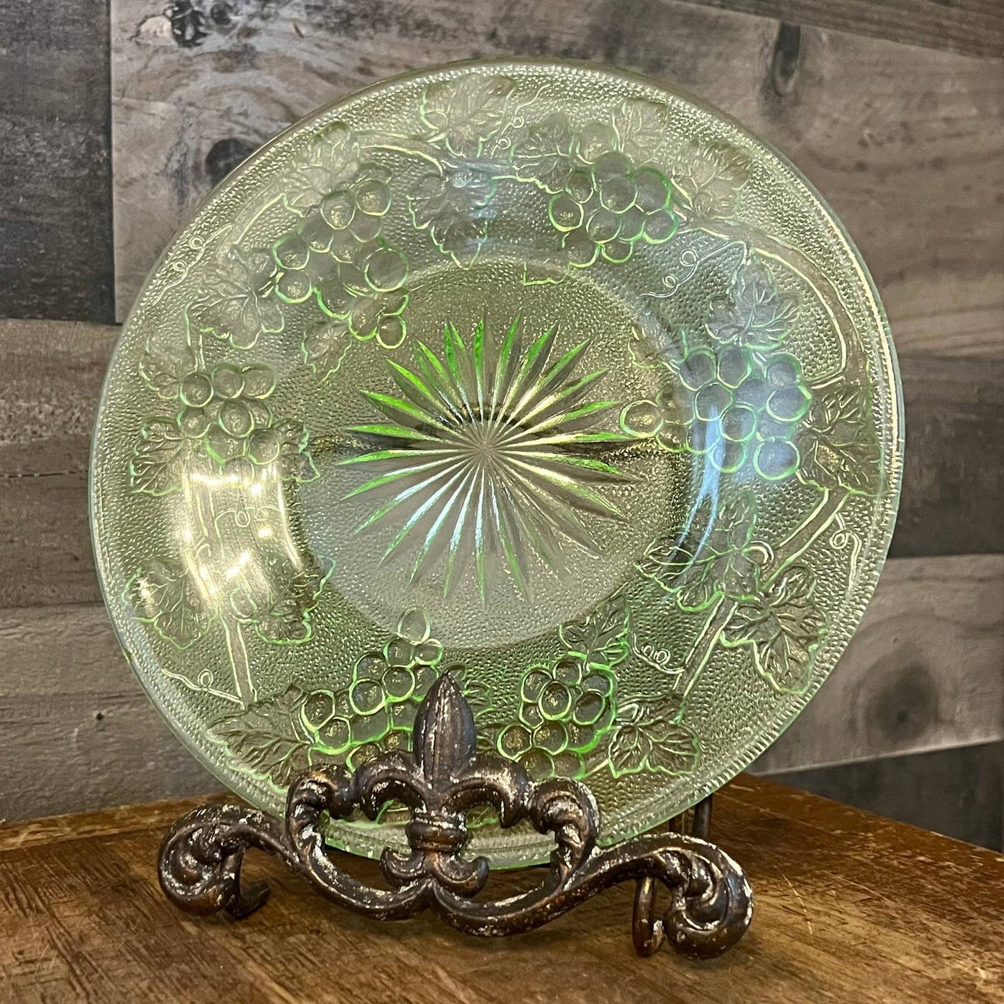 Vintage green glass grapevine round plate