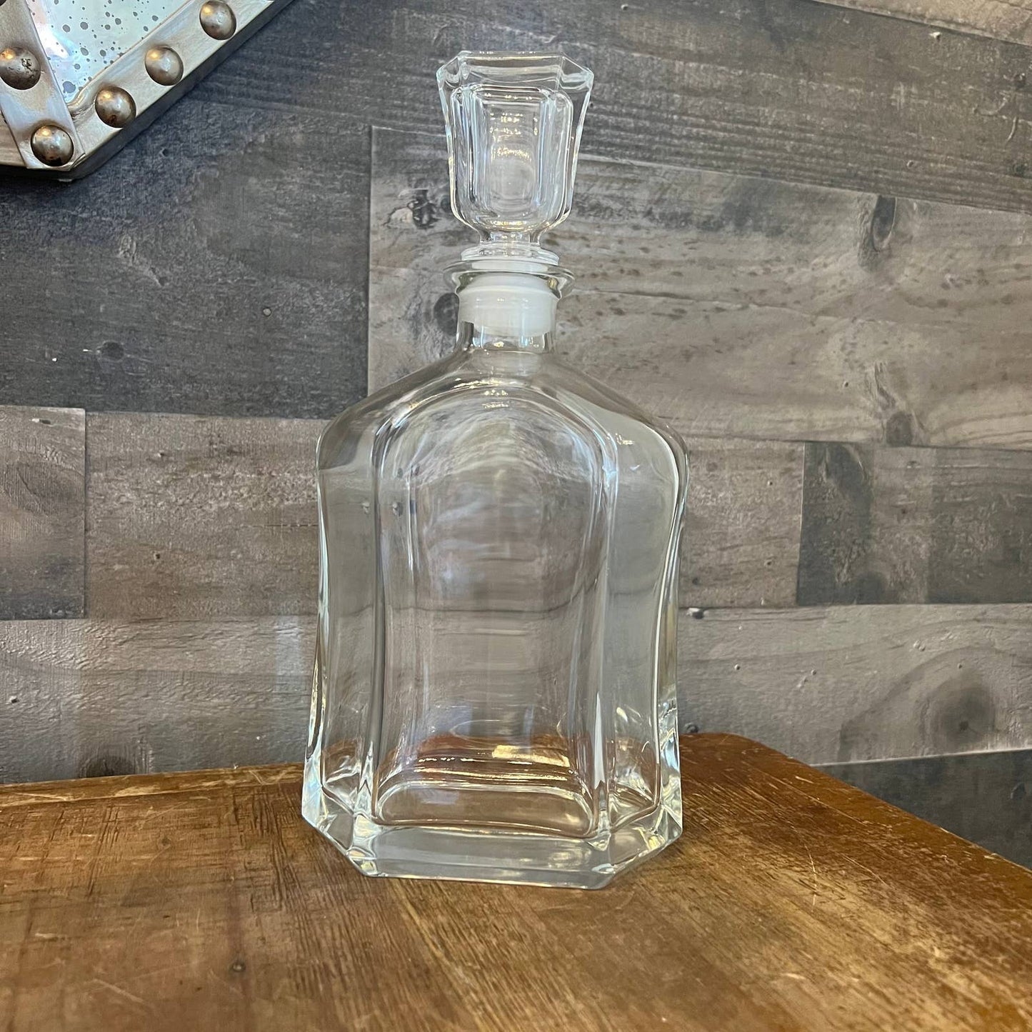 Clear glass decanter and stopper